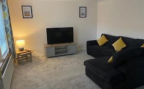 Great Location, Large 1 Bed Flat With Parking
